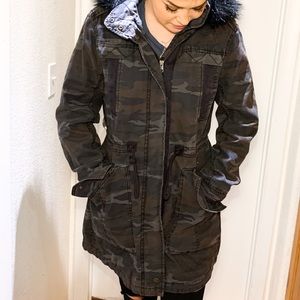 NEVER WORN American eagle trench cargo jacket